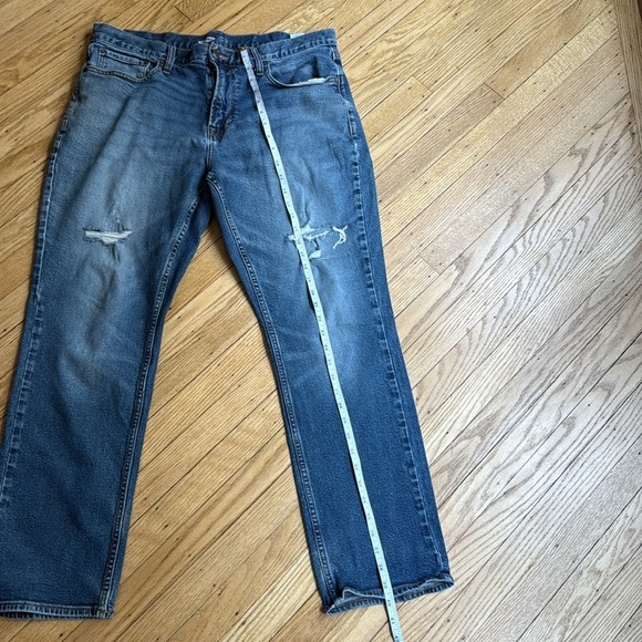 Old Navy Men’s 36x30 Distressed Straight Fit Jeans Medium Wash - Picture 5 of 12